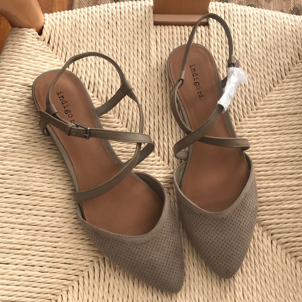 Brand new! Never worn pair of tan flats